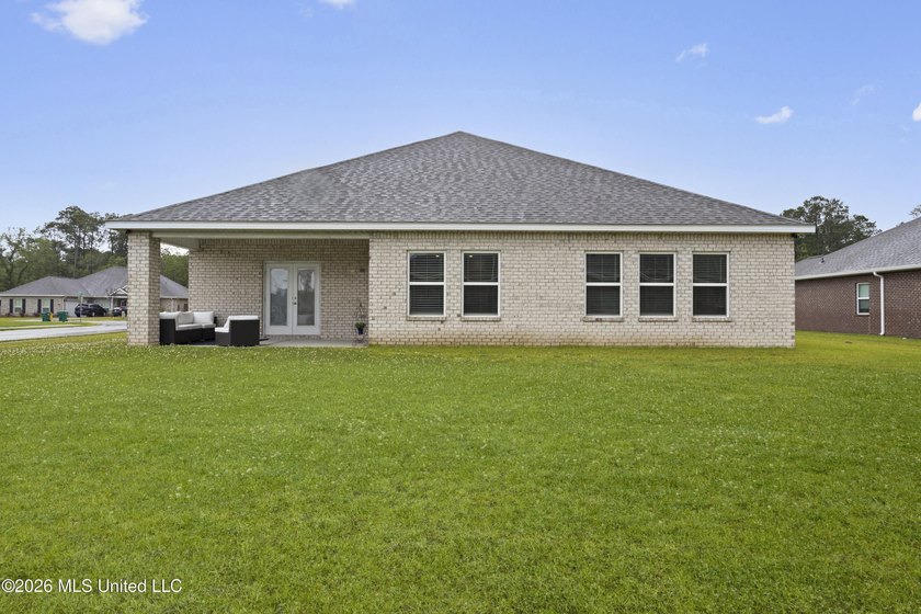 Welcome to your dream home offering 2.75% VA Assumable loan with - photo 33