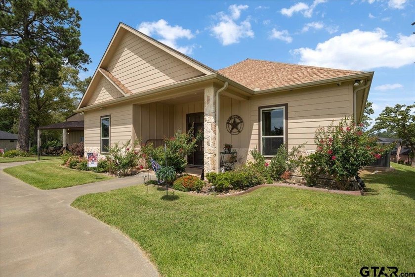 Experience the perfect blend of luxury, comfort, and - photo 5