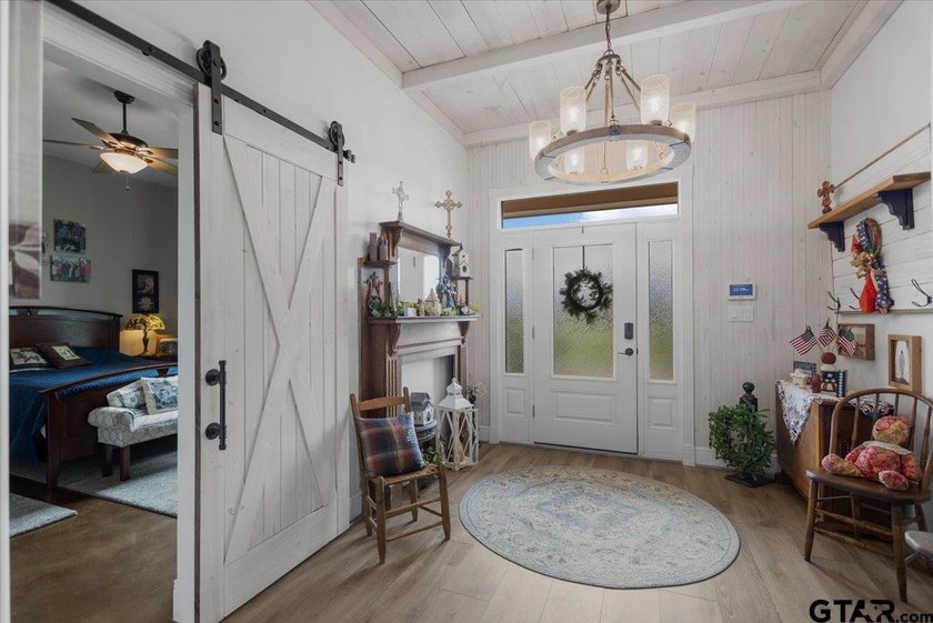 Experience the perfect blend of luxury, comfort, and - photo 7