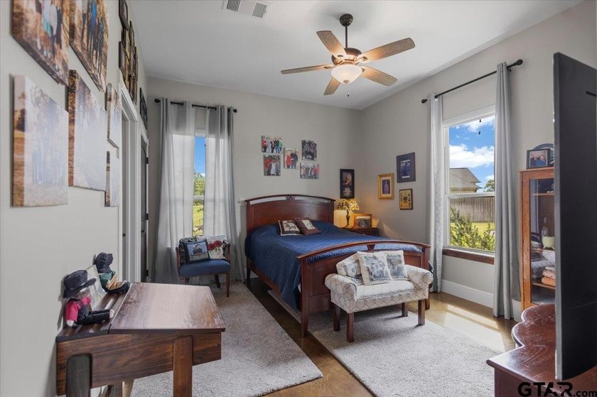 Experience the perfect blend of luxury, comfort, and - photo 8