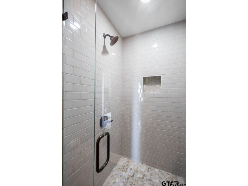 Experience the perfect blend of luxury, comfort, and - photo 10
