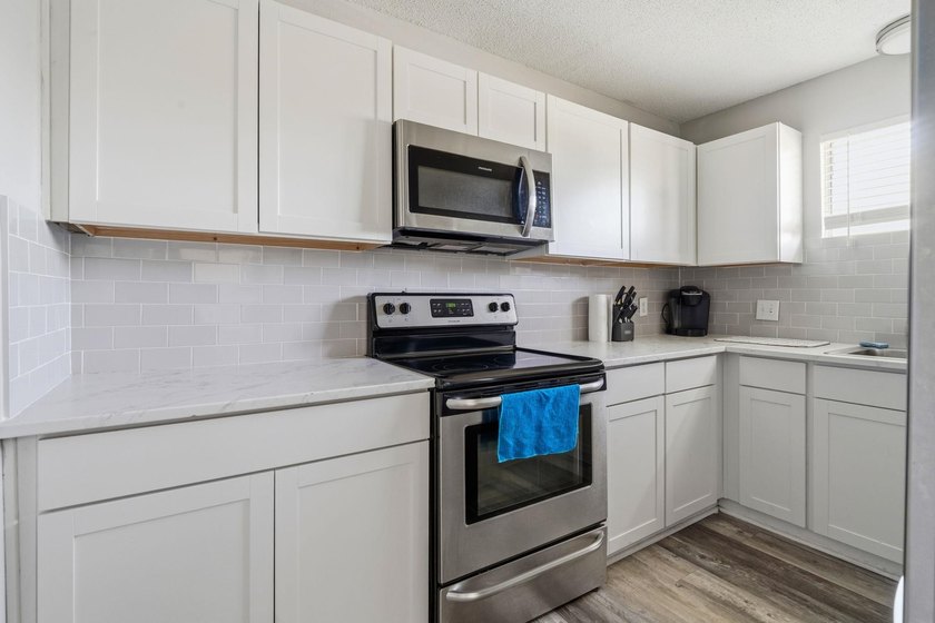 Welcome to 2000 Greens Blvd, Unit 40-C. This beautifully - photo 8