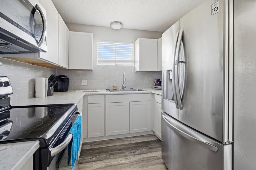Welcome to 2000 Greens Blvd, Unit 40-C. This beautifully - photo 9