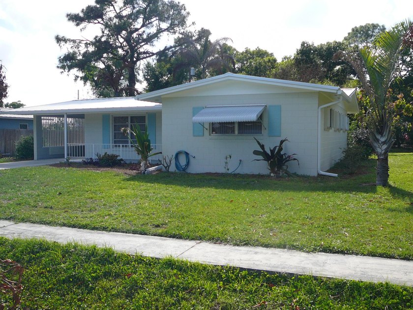 BEAUTIFUL 2/2 WITH CARPORT, CONCRETE BLOCK, NEW METAL ROOF AND - photo 3