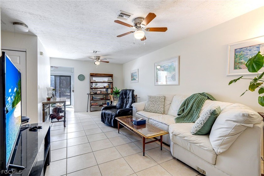 Listed below recent appraised value. Back on the market after - photo 2