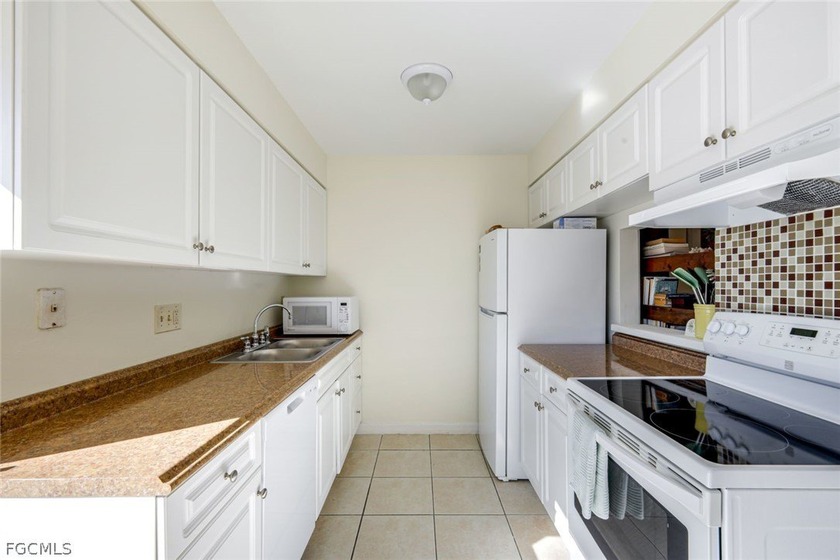 Listed below recent appraised value. Back on the market after - photo 6