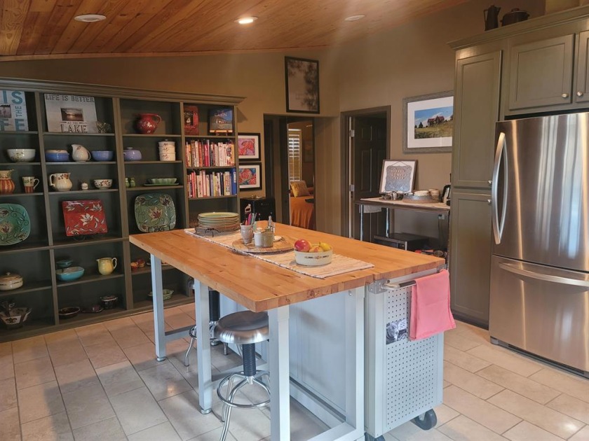 Beautiful Lakefront Home - Under Contract SOLD - photo 8