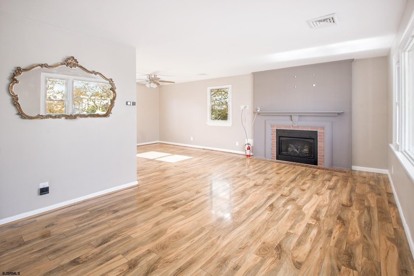 Gorgeous large 4 Bedroom 2 Bath 2300sq ft 3 story rebuilt raised - photo 3