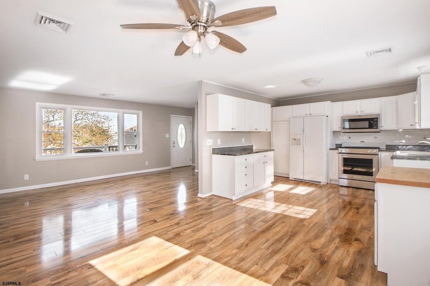 Gorgeous large 4 Bedroom 2 Bath 2300sq ft 3 story rebuilt raised - photo 4