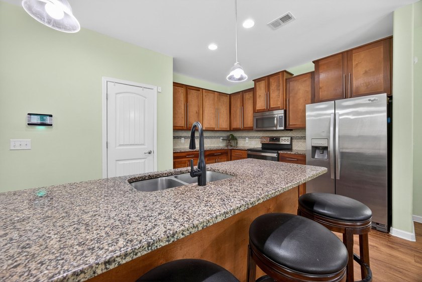 Palmetto Pointe Townes, 3-bedroom 2.5 bath, single-family home - photo 7