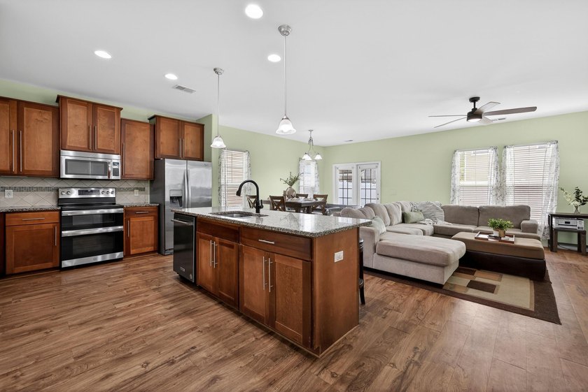 Palmetto Pointe Townes, 3-bedroom 2.5 bath, single-family home - photo 8