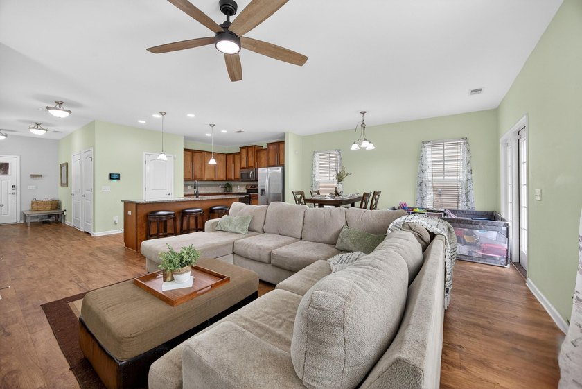 Palmetto Pointe Townes, 3-bedroom 2.5 bath, single-family home - photo 10