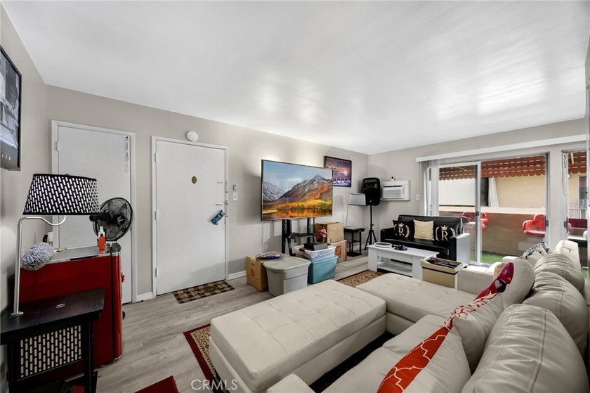 Welcome to this charming top floor 1 bedroom, 1 bath own your - photo 14