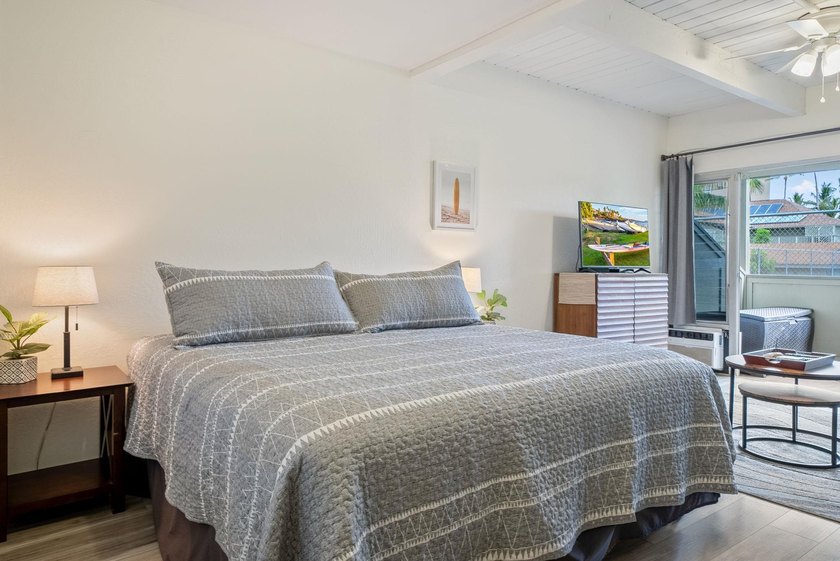 Excellent renovated studio unit located in the sweet spot of - photo 6