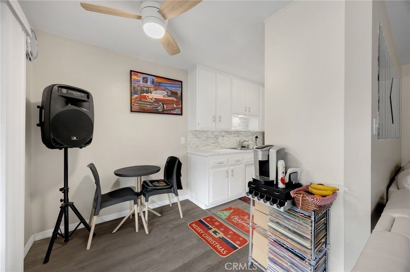 Welcome to this charming top floor 1 bedroom, 1 bath own your - photo 17