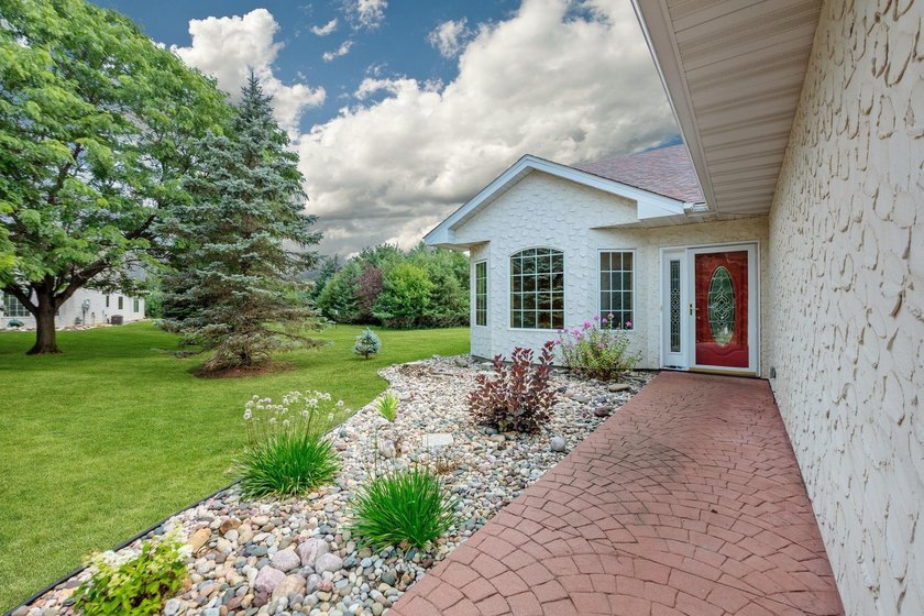 Rare opportunity to own these highly desired 55+ one level - photo 2