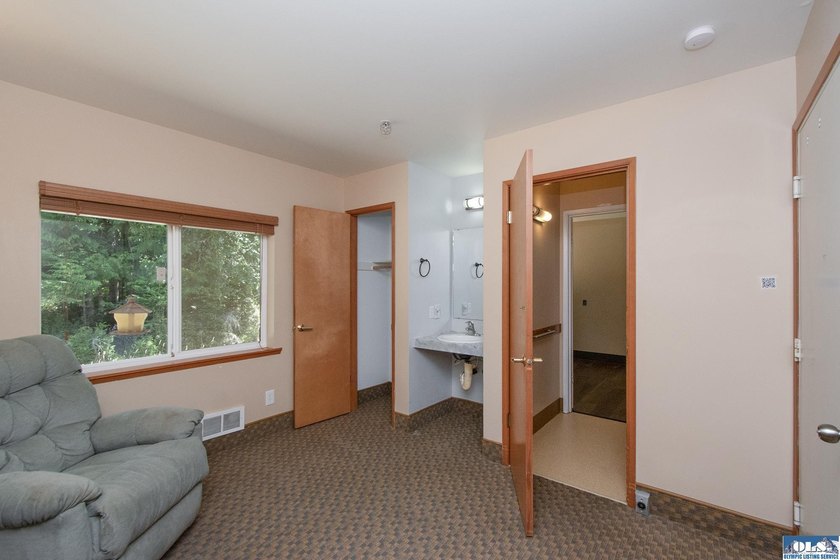 Some properties come along only once. This is one of them - photo 25
