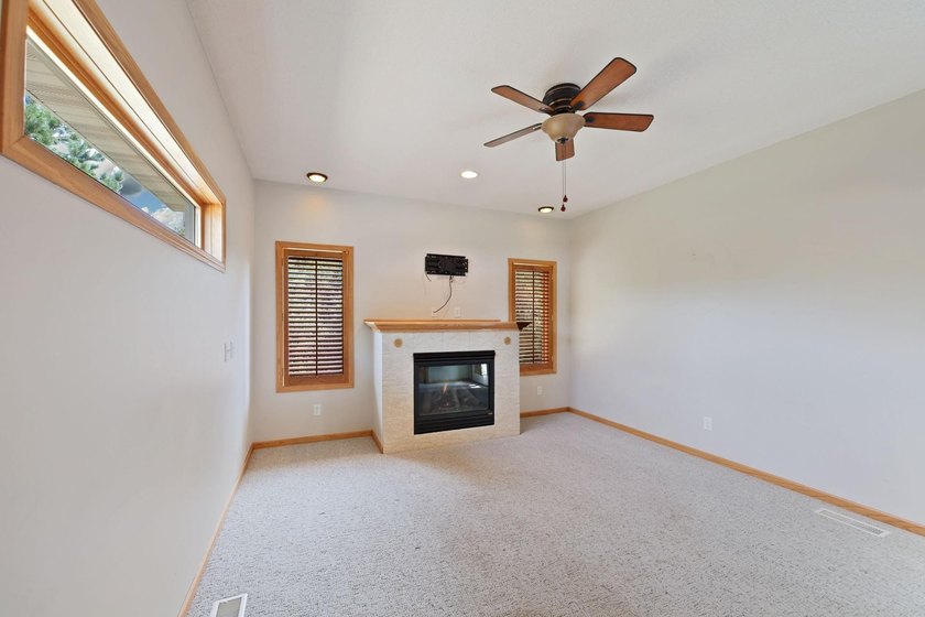 Rare opportunity to own these highly desired 55+ one level - photo 7