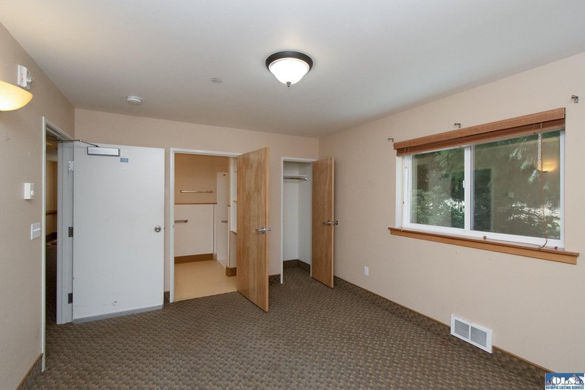 Some properties come along only once. This is one of them - photo 30