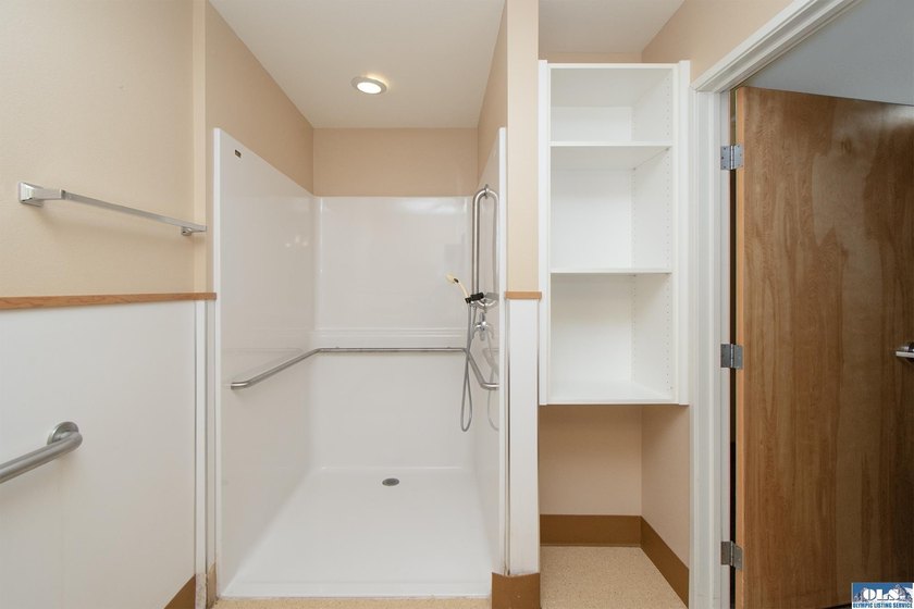 Some properties come along only once. This is one of them - photo 31