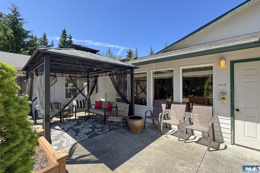 Some properties come along only once. This is one of them - photo 32