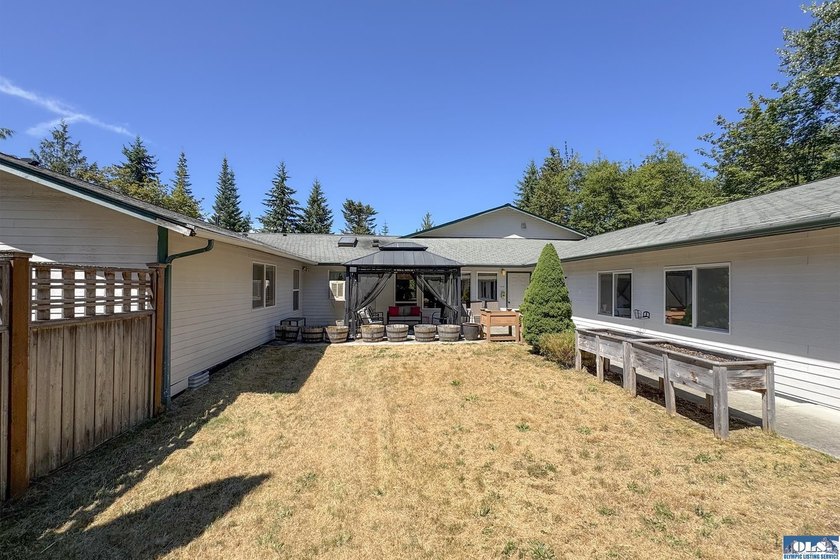 Some properties come along only once. This is one of them - photo 35