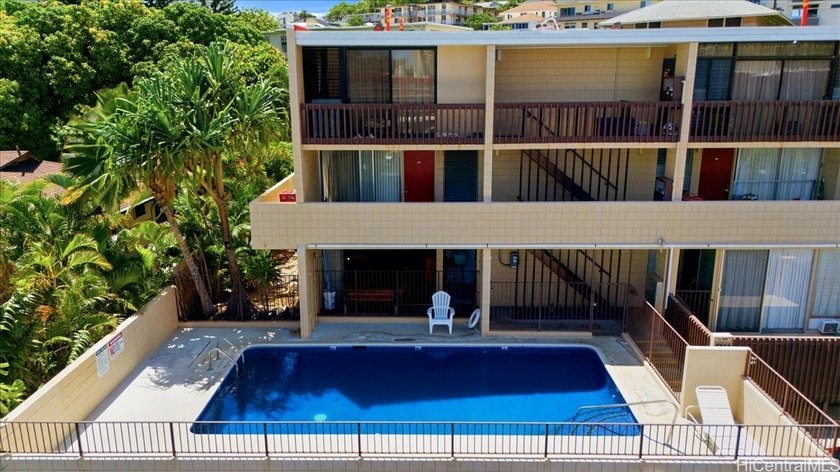 You'll enjoy this tucked away, third floor home, with it's sweet - photo 6