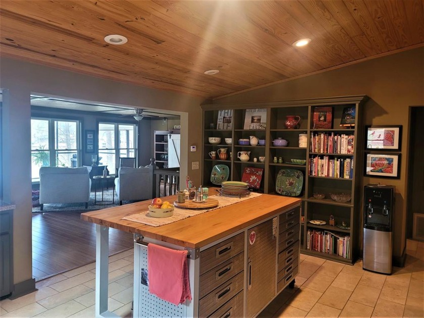 Beautiful Lakefront Home - Under Contract SOLD - photo 12