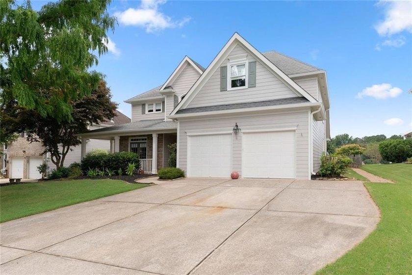 Welcome to your new home, perfectly situated on the 15th fairway - photo 3