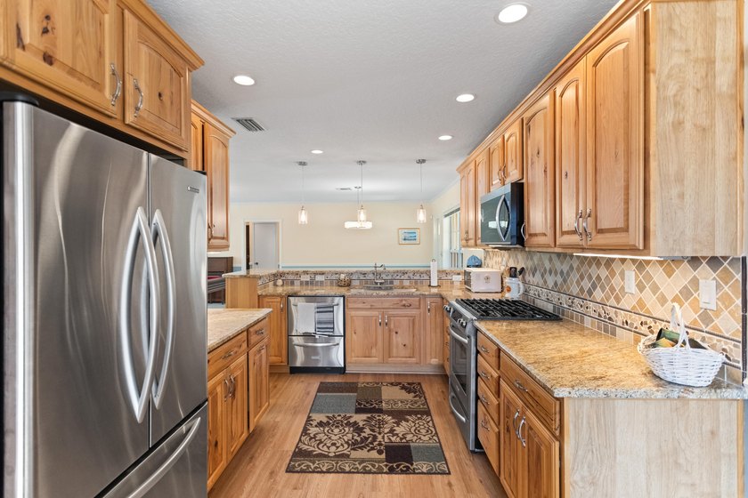 Welcome to this thoughtfully designed single-family residence - photo 14