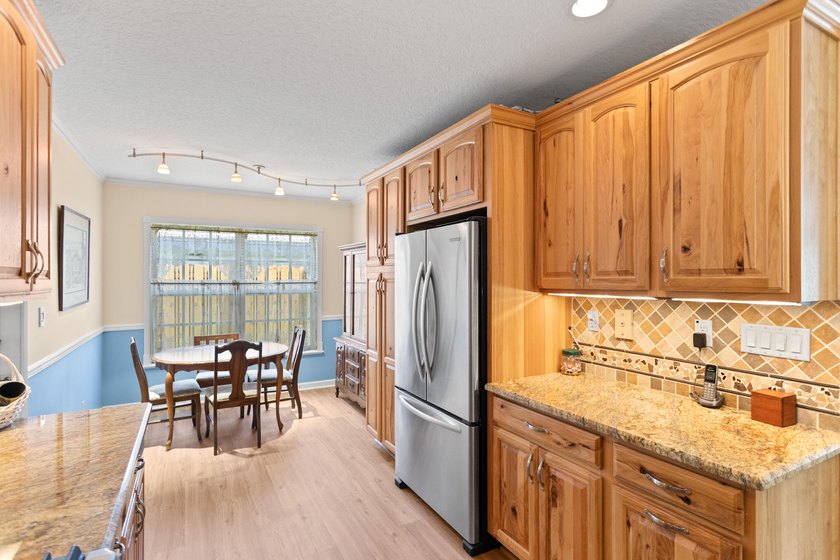 Welcome to this thoughtfully designed single-family residence - photo 16