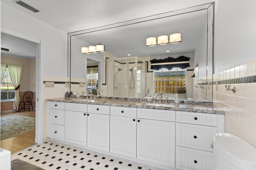 Welcome to this thoughtfully designed single-family residence - photo 21