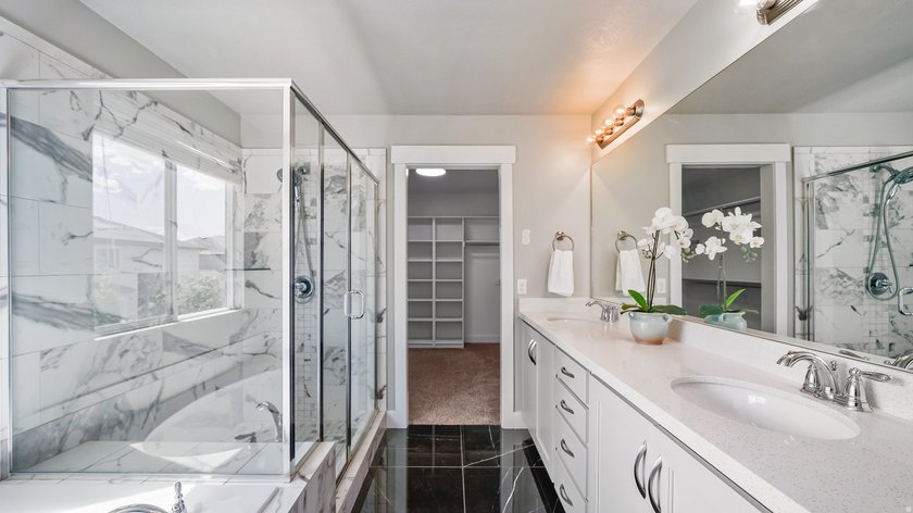 Welcome to this exceptional 3,789 sq. ft. two-story home in one - photo 21