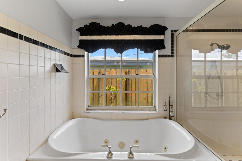 Welcome to this thoughtfully designed single-family residence - photo 22