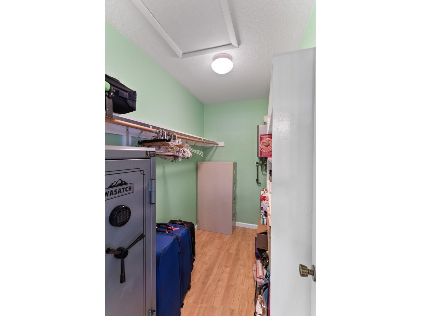 Welcome to this thoughtfully designed single-family residence - photo 27