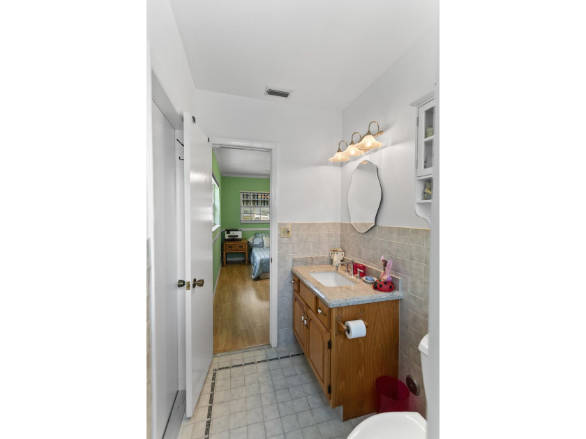 Welcome to this thoughtfully designed single-family residence - photo 29