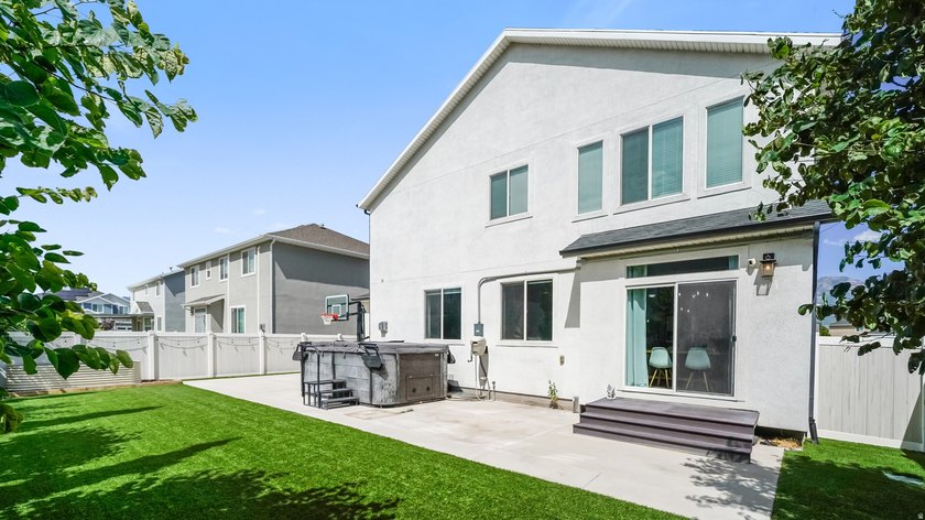 Welcome to this exceptional 3,789 sq. ft. two-story home in one - photo 32