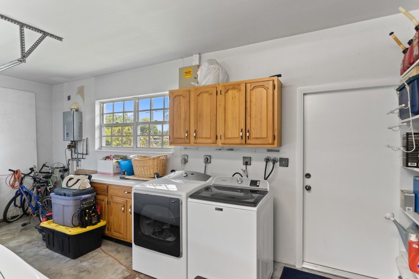 Welcome to this thoughtfully designed single-family residence - photo 42