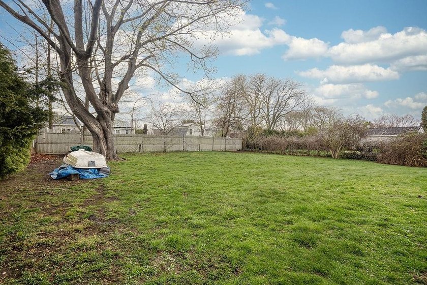 A well-proportioned home offering a flexible layout and room to - photo 2