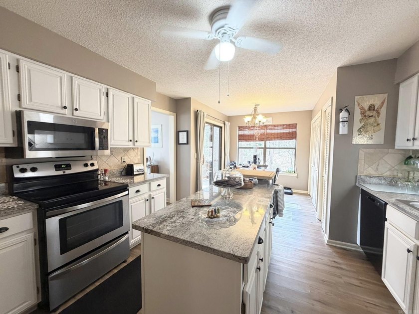 Lake-view home with so much to offer. This 3-bedroom, 2 bath - photo 4
