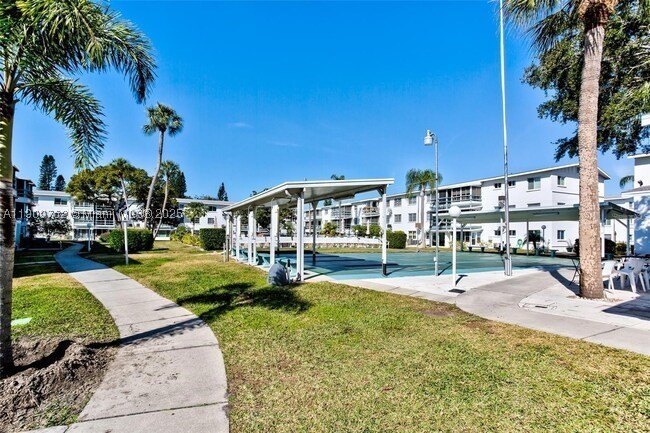 Spacious 2/2 condo with a rare floor plan that includes a large - photo 2