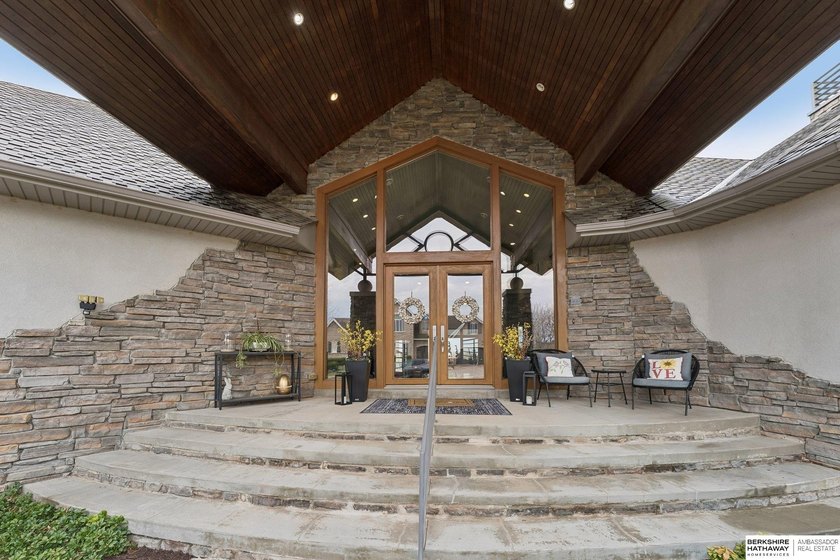 Open 7/15 from 5-7 Relax everyday while overlooking picturesque - photo 5