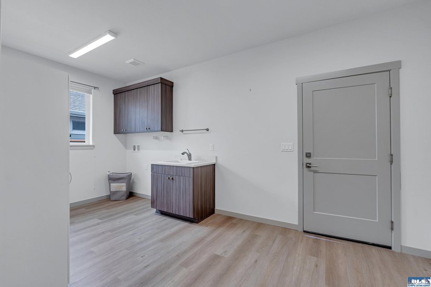 If you want low-maintenance, comfort and convenience, take a - photo 27
