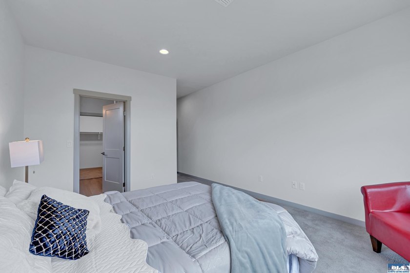 If you want low-maintenance, comfort and convenience, take a - photo 30