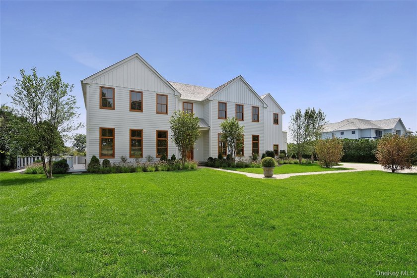Newly constructed architectural showpiece in the heart of - photo 6