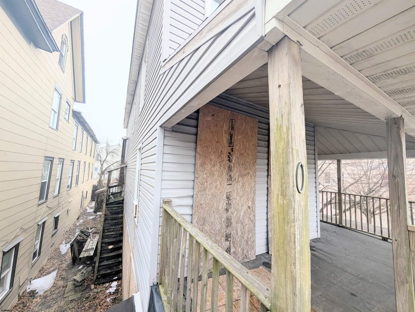 Mixed-use corner commercial property available for a cash buyer - photo 4