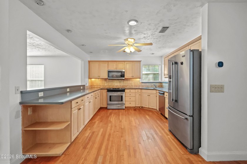 Tucked away in the desirable Mid South Established neighborhood - photo 20