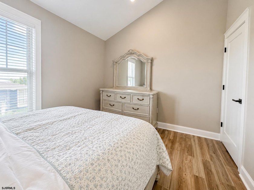 Turnkey investment opportunity with stunning water views and - photo 10