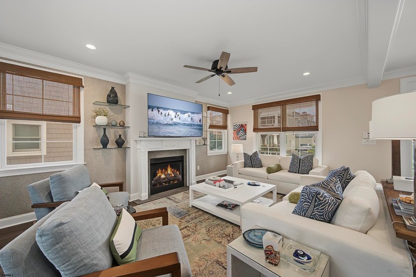 JUST FOUR HOMES FROM THE BEACH! Welcome to one of the most - photo 9