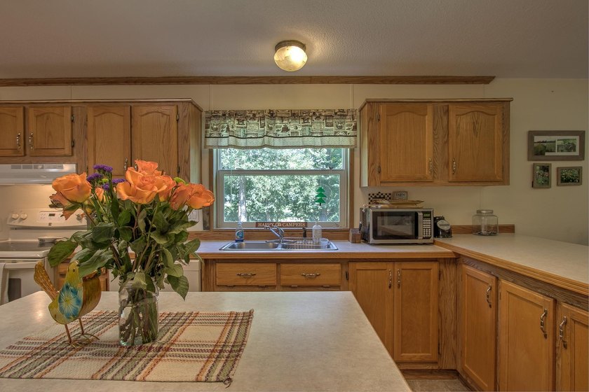 Enjoy low-maintenance living and endless recreational - photo 9